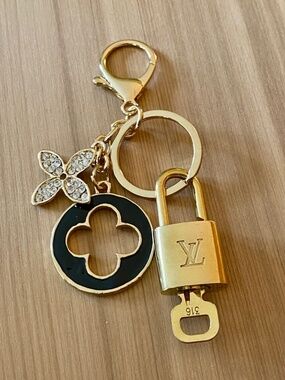 Authentic Louis Vuitton Padlock & Key Set #316 + Free Gift Charm